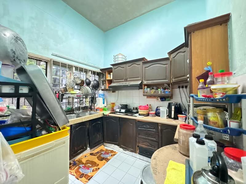 2.5-storey Terraced House for Sale in Bukit Antarabangsa (Ulu Kelang) - Azli Ibrahim - Kitchen - PropertyGuru.com.my