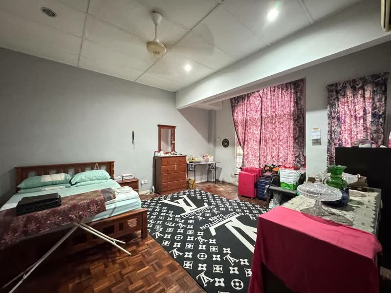 2.5-storey Terraced House for Sale in Bukit Antarabangsa (Ulu Kelang) - Azli Ibrahim - Bedroom - PropertyGuru.com.my
