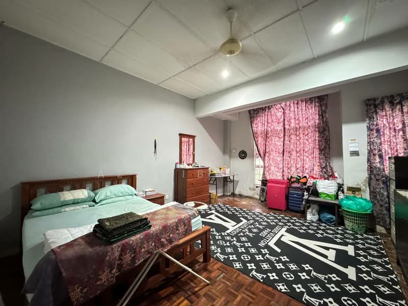 2.5-storey Terraced House for Sale in Bukit Antarabangsa (Ulu Kelang) - Azli Ibrahim - Bedroom - PropertyGuru.com.my