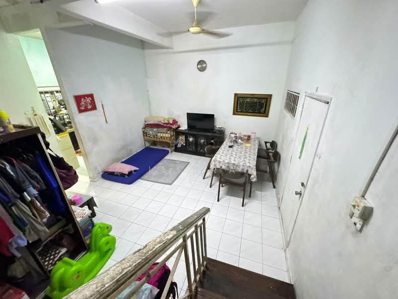 2.5-storey Terraced House for Sale in Bukit Antarabangsa (Ulu Kelang) - Azli Ibrahim - Living Room - PropertyGuru.com.my
