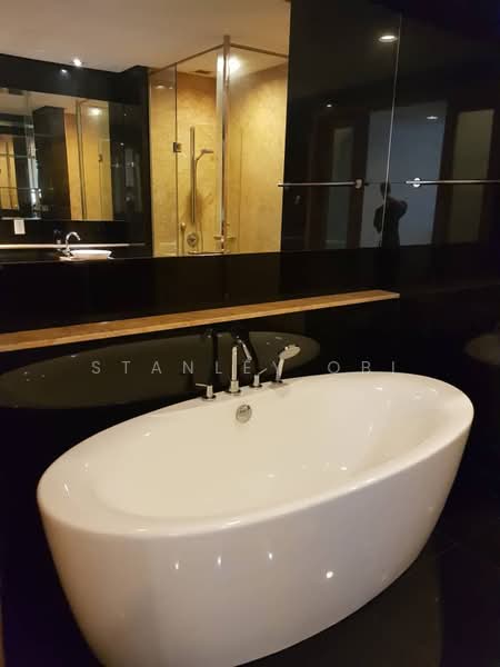 Servis Apartment untuk Disewa di St Mary Residences - Stanley Obi - Bathtub - PropertyGuru.com.my