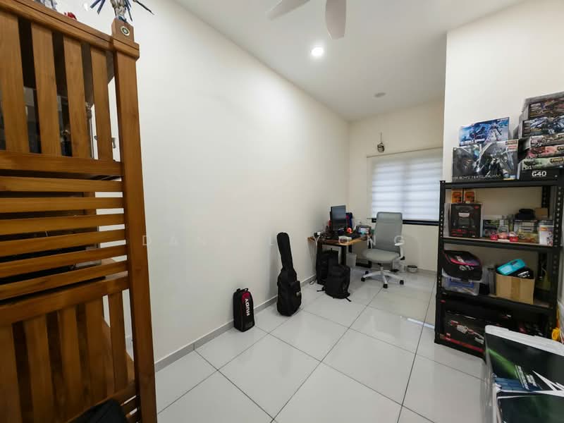 Cluster House for Sale in Bandar Jaya Putra (Johor Bahru) - Daniel Yong - Study - PropertyGuru.com.my
