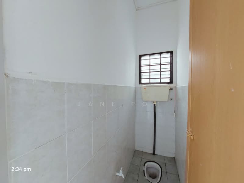 1-storey Terraced House for Sale in Bandar Universiti Seri Iskandar (Bota) - Jane Poh - Bathroom - PropertyGuru.com.my