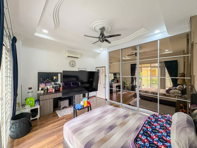 3-storey Terraced House for Sale in Ukay Perdana (Ulu Kelang) - Ali Idris - Bedroom - PropertyGuru.com.my