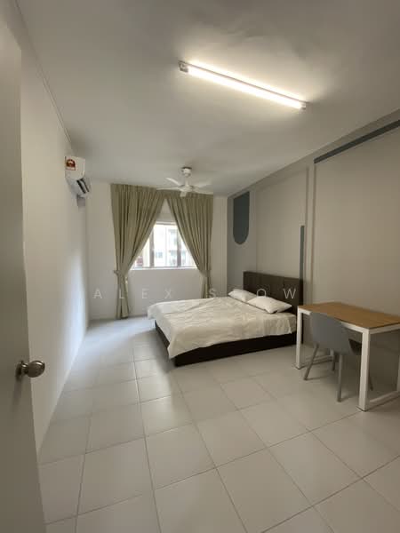 Kondominium untuk Disewa di Residensi Sateria - Alex Seow - Bedroom - PropertyGuru.com.my