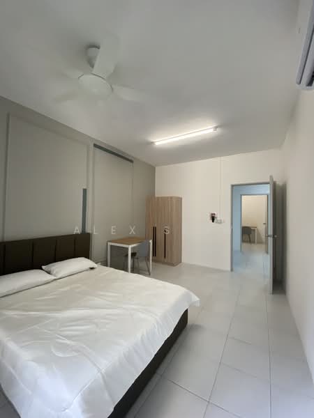 Kondominium untuk Disewa di Residensi Sateria - Alex Seow - Bedroom - PropertyGuru.com.my