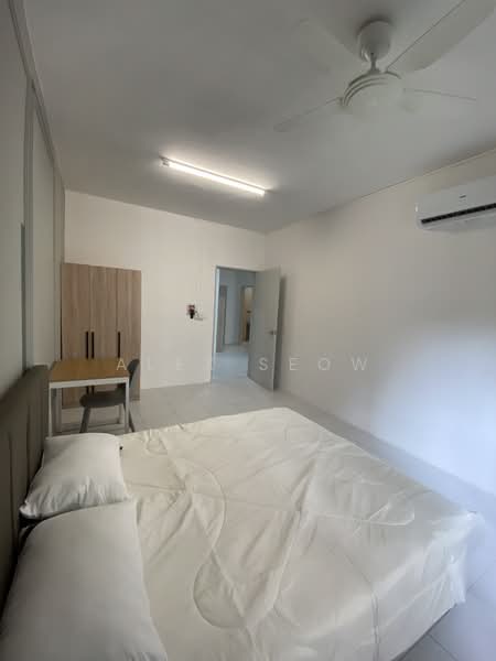 Kondominium untuk Disewa di Residensi Sateria - Alex Seow - Bedroom - PropertyGuru.com.my
