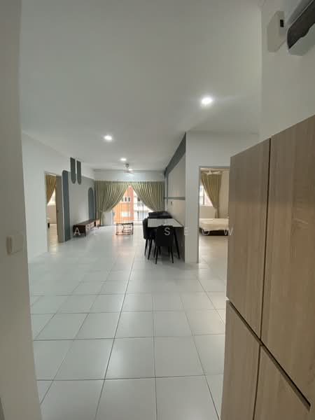 Kondominium untuk Disewa di Residensi Sateria - Alex Seow - Living Room - PropertyGuru.com.my