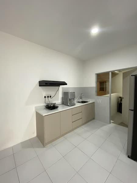 Kondominium untuk Disewa di Residensi Sateria - Alex Seow - Kitchen - PropertyGuru.com.my
