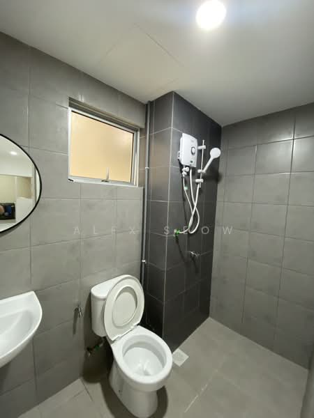 Kondominium untuk Disewa di Residensi Sateria - Alex Seow - Bathroom - PropertyGuru.com.my