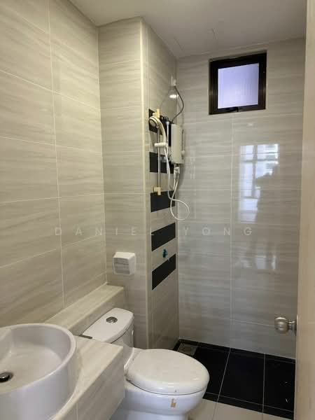 Service Residence for Sale at D'Summit Residences - Daniel Yong - Bathroom - PropertyGuru.com.my