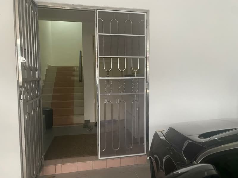 Rumah Berkembar untuk Dijual di Teluk Kumbar (Penang) - LAU . - Entrance - PropertyGuru.com.my
