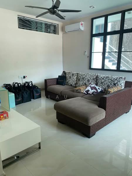 Rumah Berkembar untuk Dijual di Teluk Kumbar (Penang) - LAU . - Living Room - PropertyGuru.com.my
