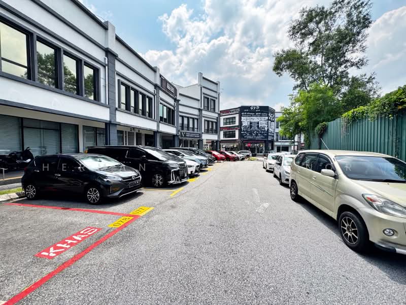 Shop / Office for Rent in Alam Damai (Cheras) - Herman Sazwan Nor Rahim - Car Park - PropertyGuru.com.my