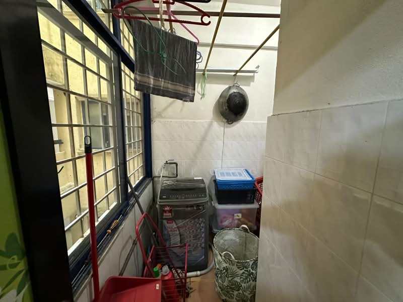 Kondominium untuk Dijual di Casa Venicia Condominium - CW Kong - Balcony - PropertyGuru.com.my