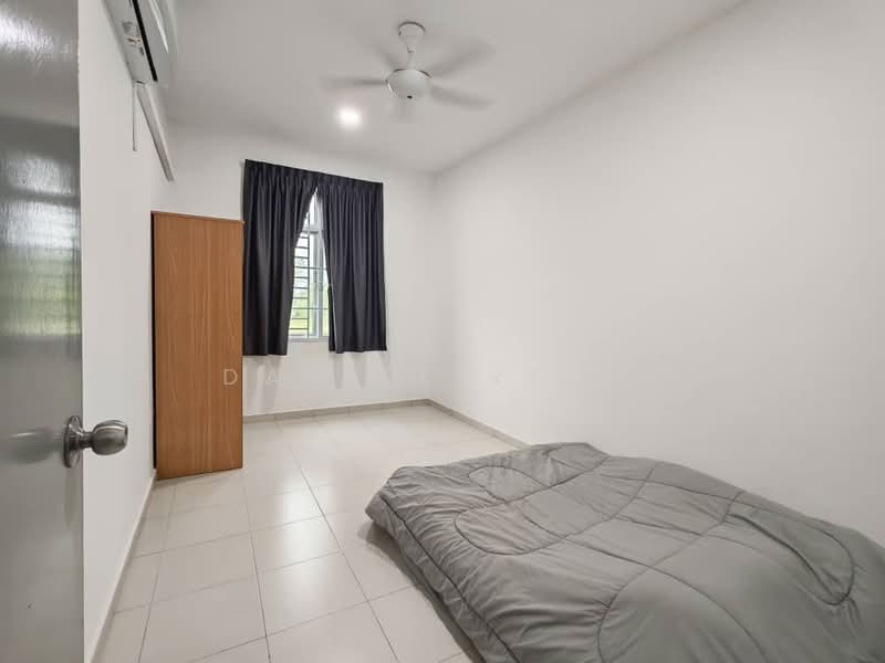 2.5-storey Terraced House for Sale in Taman Scientex Utama (Senai) - Daniel Yong - Bedroom - PropertyGuru.com.my