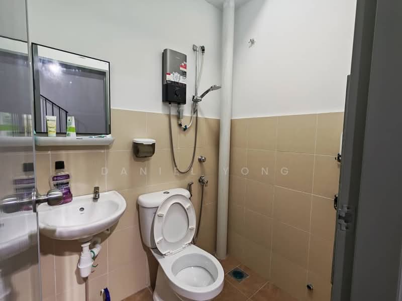 2.5-storey Terraced House for Sale in Taman Scientex Utama (Senai) - Daniel Yong - Bathroom - PropertyGuru.com.my