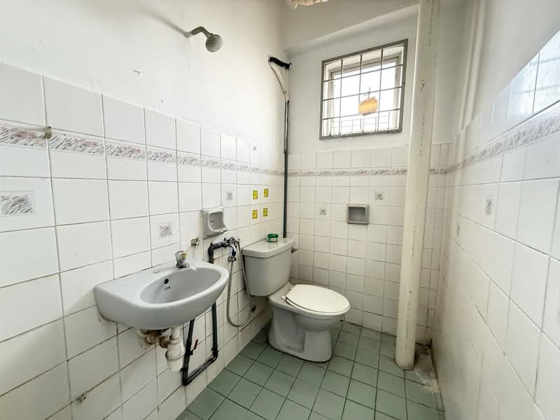 Kondominium untuk Dijual di D'Casa Condominium - Izzah Alias - Bathroom - PropertyGuru.com.my