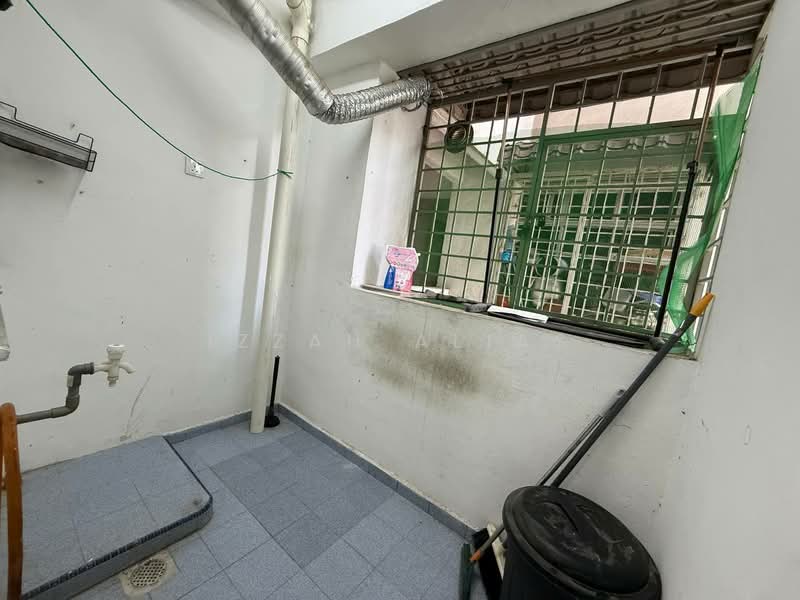 Kondominium untuk Dijual di D'Casa Condominium - Izzah Alias - Balcony - PropertyGuru.com.my