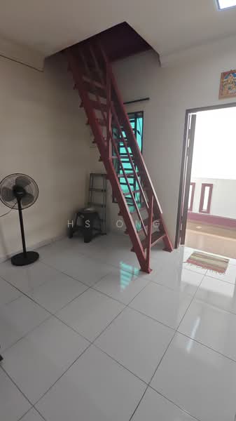 Rumah Teres 2 Tingkat untuk Dijual di Klang (Selangor) - HS Ong - Staircase to Attic Storage Room - PropertyGuru.com.my
