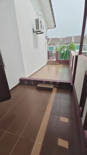 Rumah Teres 2 Tingkat untuk Dijual di Klang (Selangor) - HS Ong - Side Balcony - PropertyGuru.com.my
