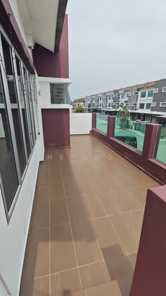 Rumah Teres 2 Tingkat untuk Dijual di Klang (Selangor) - HS Ong - Front Balcony - PropertyGuru.com.my