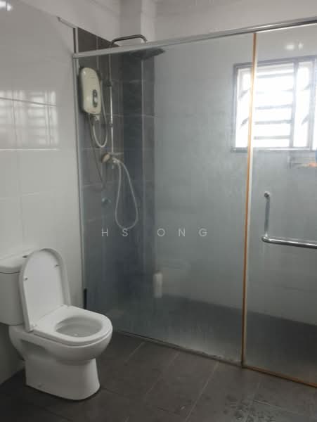 Rumah Teres 2 Tingkat untuk Dijual di Klang (Selangor) - HS Ong - Master Bedroom Bathroom - PropertyGuru.com.my