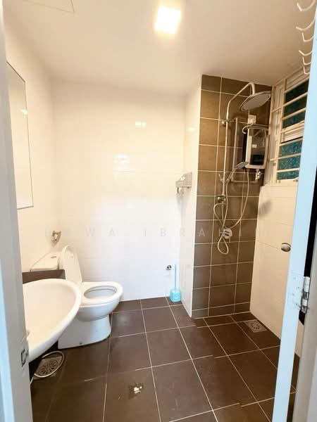 Kondominium untuk Disewa di Dwiputra Residences - Hawa Ibrahim - Bathroom - PropertyGuru.com.my