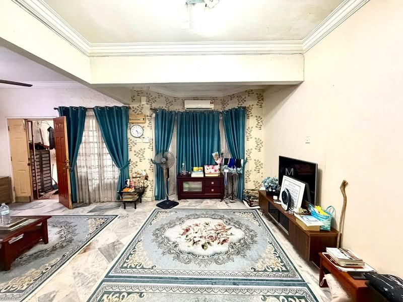 Rumah Teres 2-Tingkat untuk Dijual di Bandar Tun Hussein Onn (Cheras) - Azli Ibrahim - Living Room - PropertyGuru.com.my