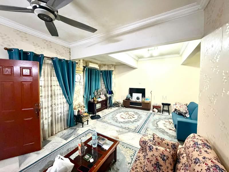 Rumah Teres 2-Tingkat untuk Dijual di Bandar Tun Hussein Onn (Cheras) - Azli Ibrahim - Living Room - PropertyGuru.com.my
