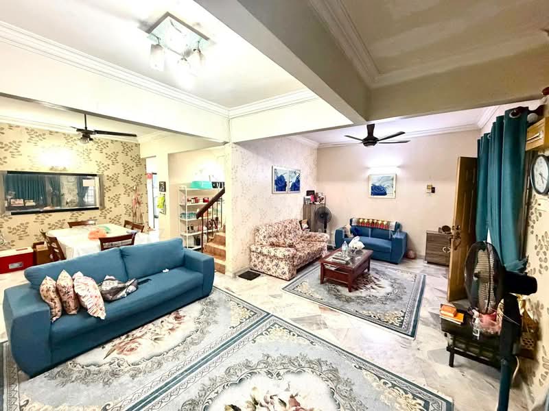 Rumah Teres 2-Tingkat untuk Dijual di Bandar Tun Hussein Onn (Cheras) - Azli Ibrahim - Living Room - PropertyGuru.com.my