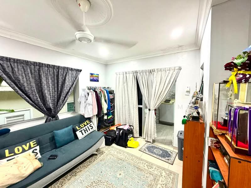 Rumah Teres 2-Tingkat untuk Dijual di Bandar Tun Hussein Onn (Cheras) - Azli Ibrahim - Living Room - PropertyGuru.com.my