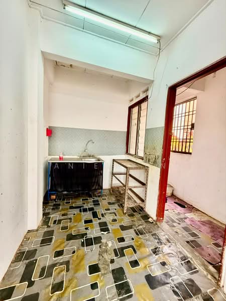 Flat for Sale at Taman Sri Plentong - Daniel Yong - Kitchen - PropertyGuru.com.my