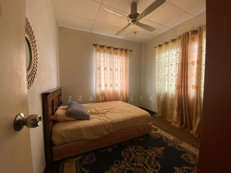 Semi-Detached House for Sale in Bandar Tasik Kesuma (Beranang) - Izzah Alias - Bedroom - PropertyGuru.com.my