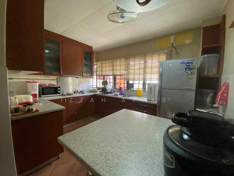 Semi-Detached House for Sale in Bandar Tasik Kesuma (Beranang) - Izzah Alias - Kitchen - PropertyGuru.com.my