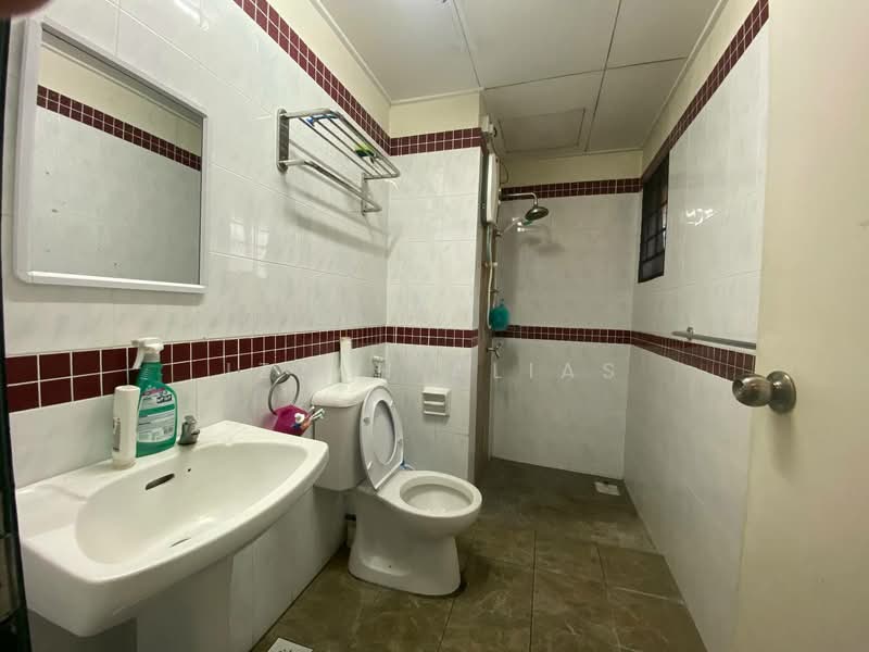 Semi-Detached House for Sale in Bandar Tasik Kesuma (Beranang) - Izzah Alias - Bathroom - PropertyGuru.com.my