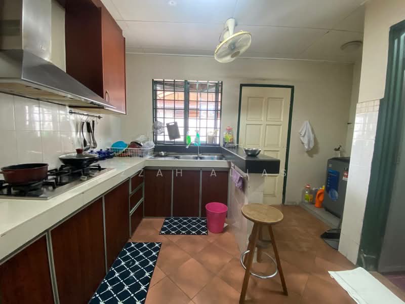 Semi-Detached House for Sale in Bandar Tasik Kesuma (Beranang) - Izzah Alias - Kitchen - PropertyGuru.com.my