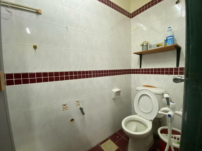 Semi-Detached House for Sale in Bandar Tasik Kesuma (Beranang) - Izzah Alias - Bathroom - PropertyGuru.com.my