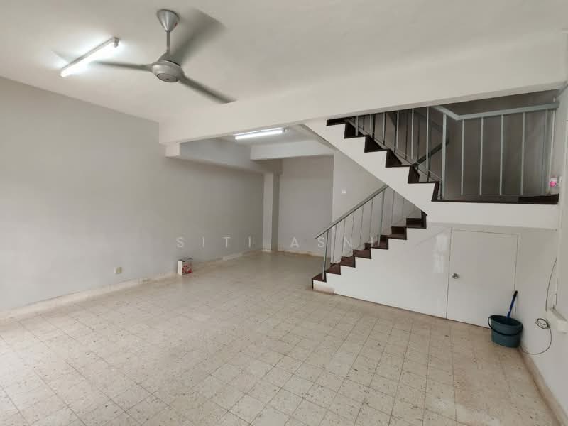 Rumah Teres 2 Tingkat untuk Dijual di Taman Universiti Indah (Seri Kembangan) - Siti Asni - Interior - PropertyGuru.com.my