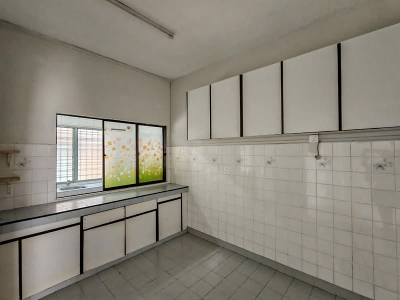 Rumah Teres 2 Tingkat untuk Dijual di Taman Universiti Indah (Seri Kembangan) - Siti Asni - Kitchen - PropertyGuru.com.my