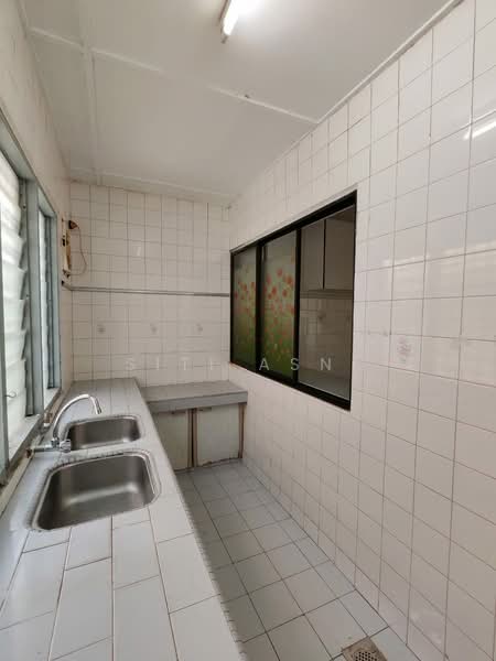 Rumah Teres 2 Tingkat untuk Dijual di Taman Universiti Indah (Seri Kembangan) - Siti Asni - Kitchen - PropertyGuru.com.my