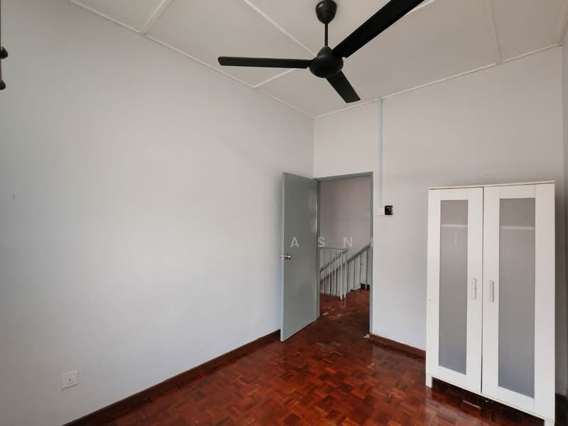 Rumah Teres 2 Tingkat untuk Dijual di Taman Universiti Indah (Seri Kembangan) - Siti Asni - Bedroom - PropertyGuru.com.my