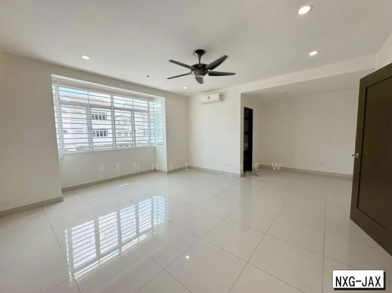 2.5-storey Terraced House for Sale in Bandar Puteri Klang (Klang) - Jennie Chew - Living Room - PropertyGuru.com.my