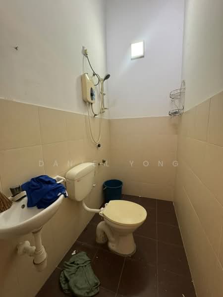 Rumah Teres 2.5 Tingkat untuk Dijual di Taman Scientex Pasir Gudang (Pasir Gudang) - Daniel Yong - Bathroom - PropertyGuru.com.my