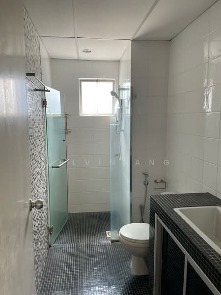 Pangsapuri untuk Dijual di Jalil Damai Apartments - KELVIN ANG - Bathroom - PropertyGuru.com.my