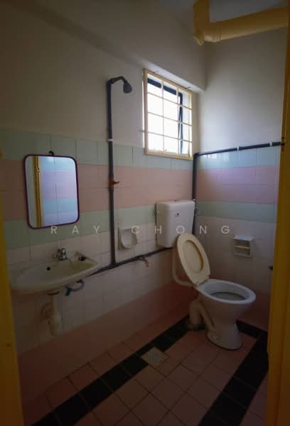 Pangsapuri untuk Dijual di Pandan Terrace Apartment - Ray Chong - Bathroom - PropertyGuru.com.my