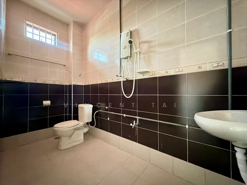 Rumah Teres 2 Tingkat untuk Dijual di Taman Bukit Panchor (Nibong Tebal) - Vincent Tai - Bathroom - PropertyGuru.com.my