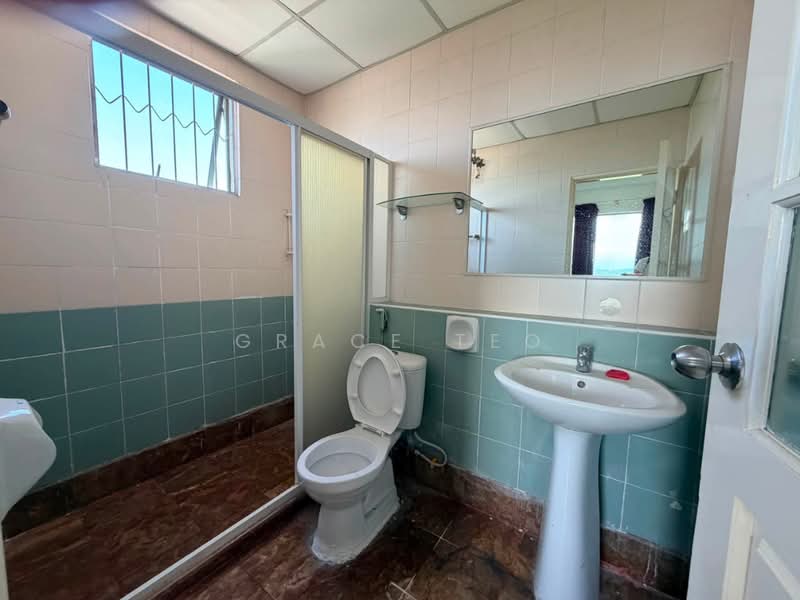 Kondominium untuk Dijual di The Peak Condominium - Grace Teo - Bathroom - PropertyGuru.com.my