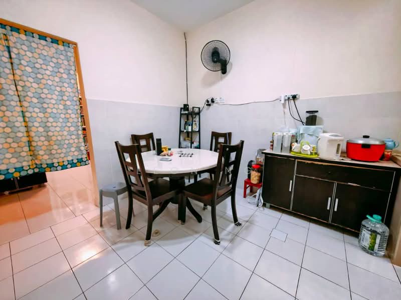 1-storey Terraced House for Sale in Taman Seri Austin (Tebrau) - Leon Ng - Dining Room - PropertyGuru.com.my