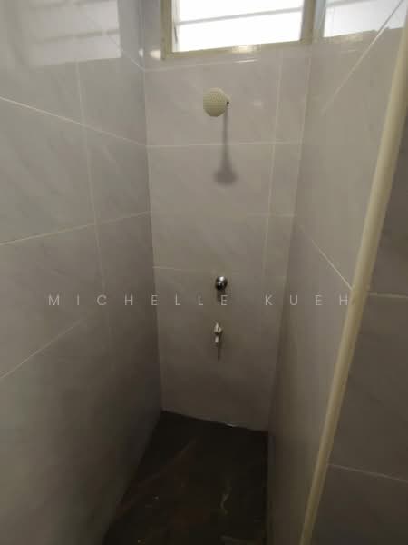 Rumah Flat untuk Disewa di Flat Taman Perling - Michelle Kueh - Bathroom - PropertyGuru.com.my
